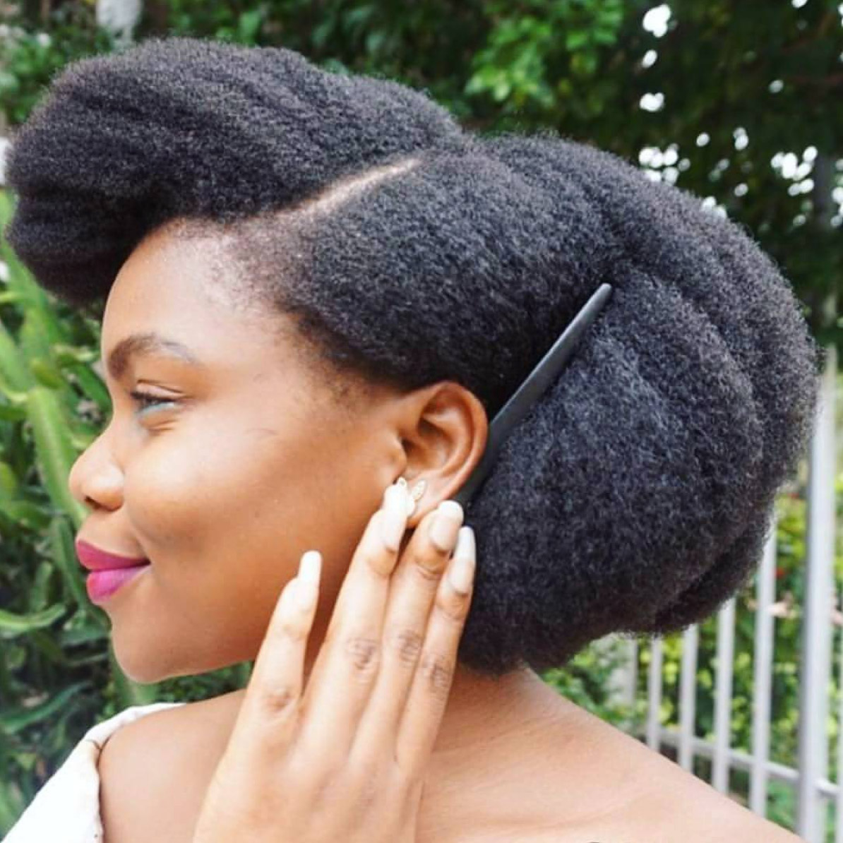 Looking Good: 5 Natural Hairstyles For Summer Dates